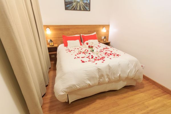 Découvrez les meilleures love rooms dans la Manche pour un week-end romantique